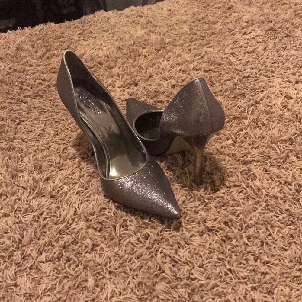 Cute sliver low heels.